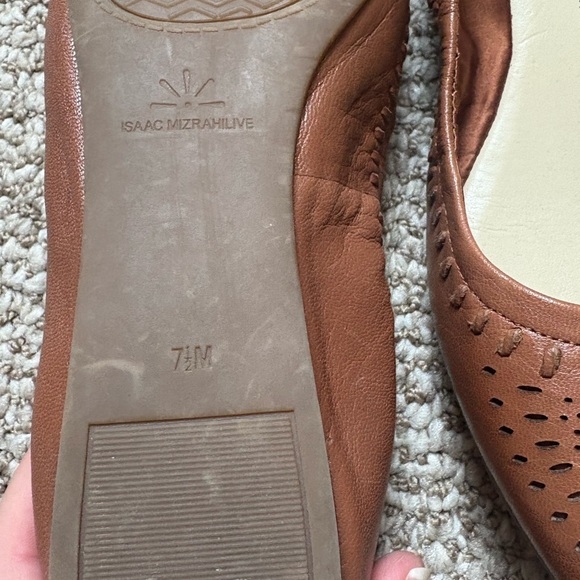 Isaac Mizrahi Women's Tan Loafers - Picture 2 of 3
